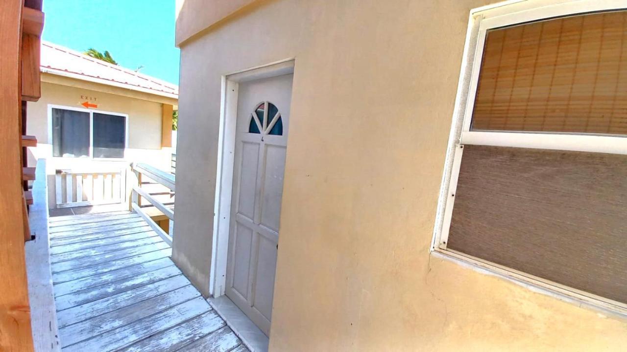 Beach Club Condos At Popeyes Caye Caulker Eksteriør bilde