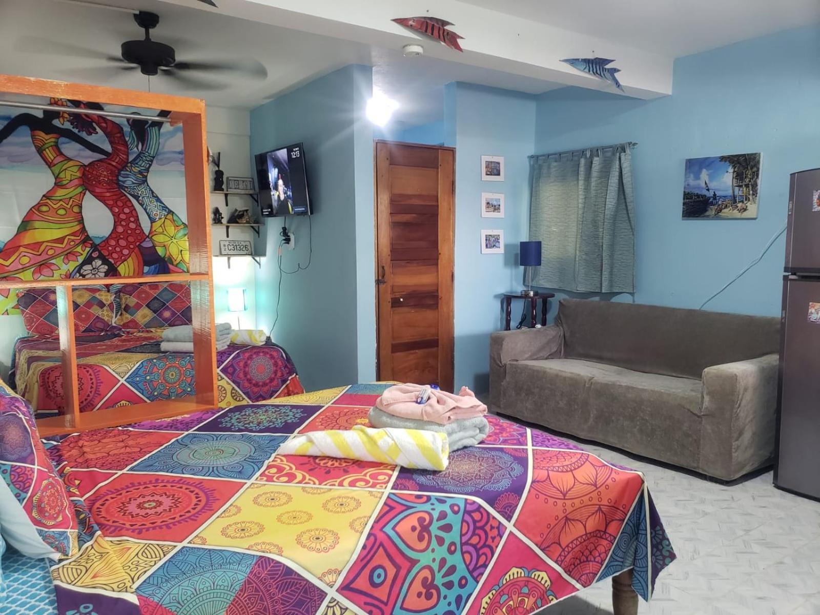 Beach Club Condos At Popeyes Caye Caulker Eksteriør bilde