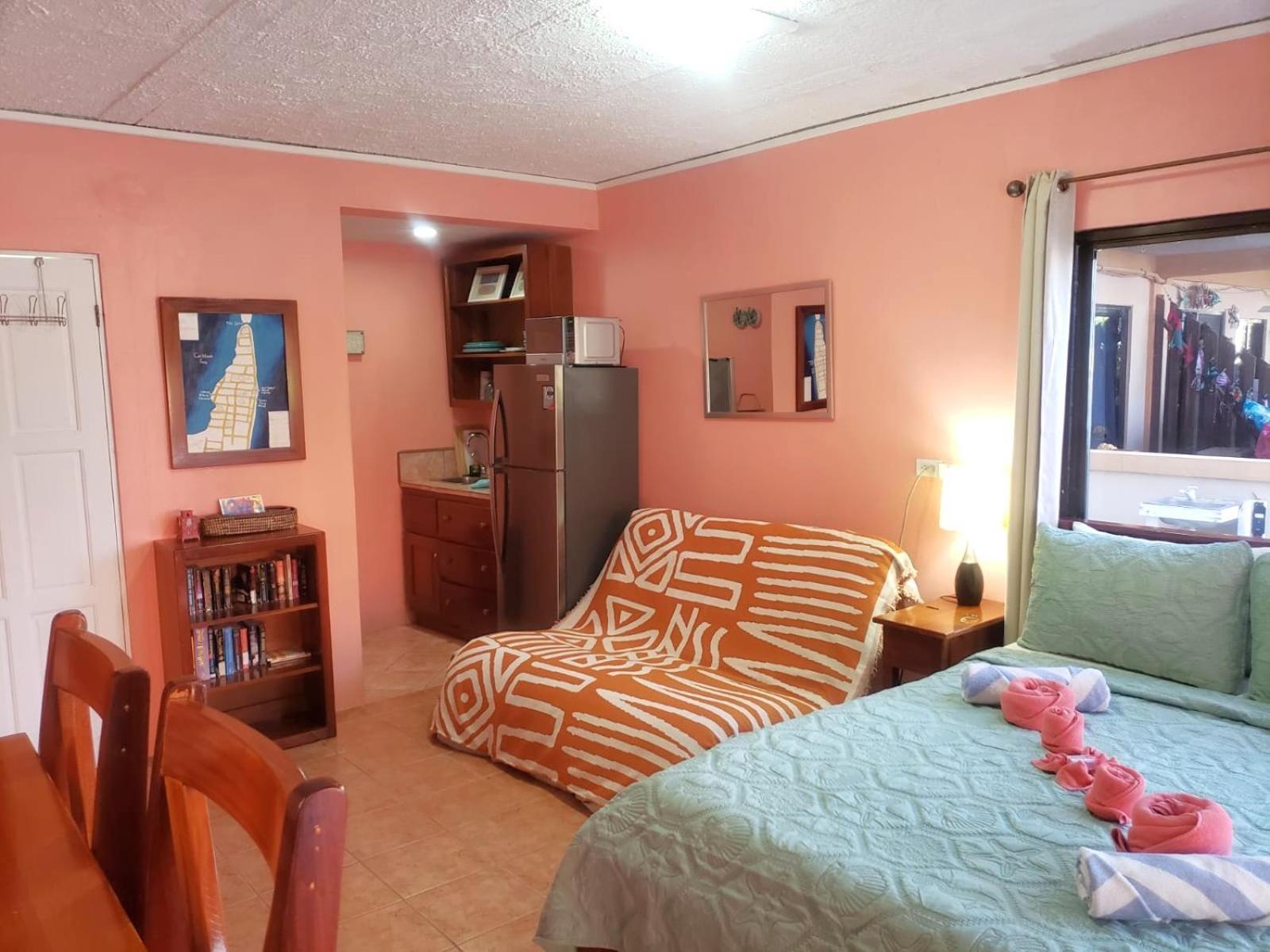 Beach Club Condos At Popeyes Caye Caulker Eksteriør bilde