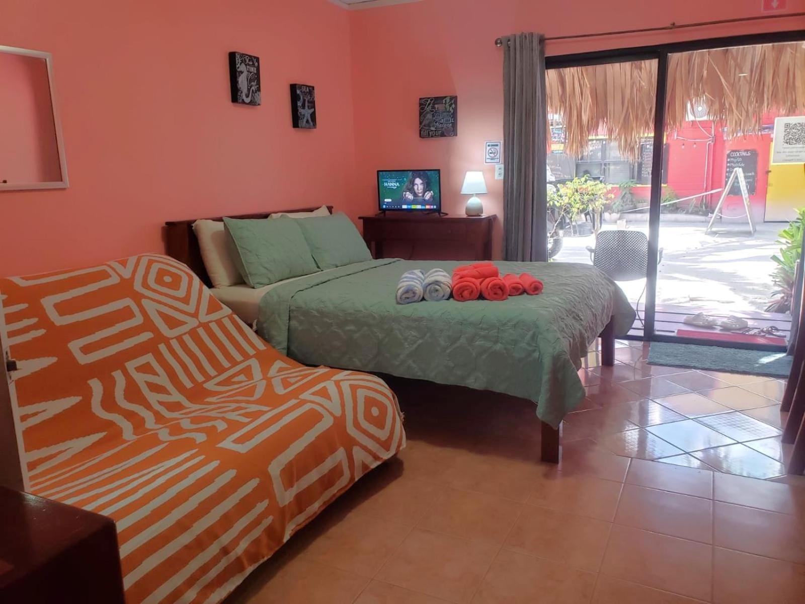 Beach Club Condos At Popeyes Caye Caulker Eksteriør bilde